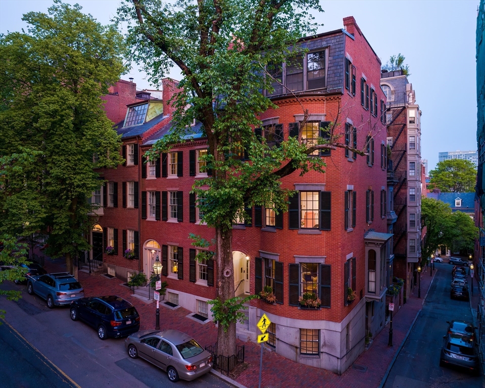 86 Mount Vernon Street in Boston