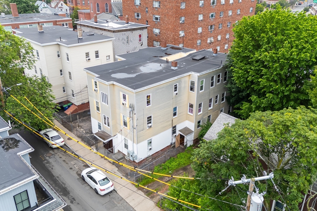 8 Everett St in Somerville