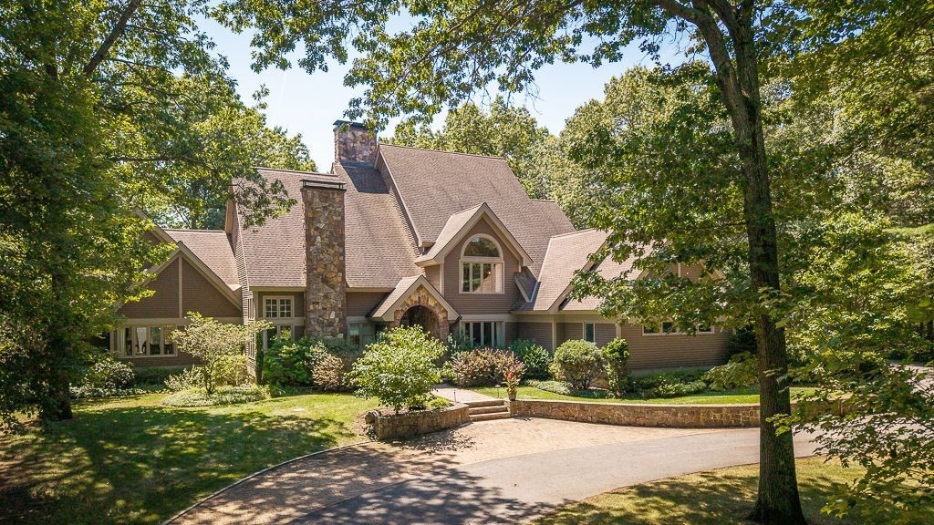 30 Autumn Lane in South Hamilton