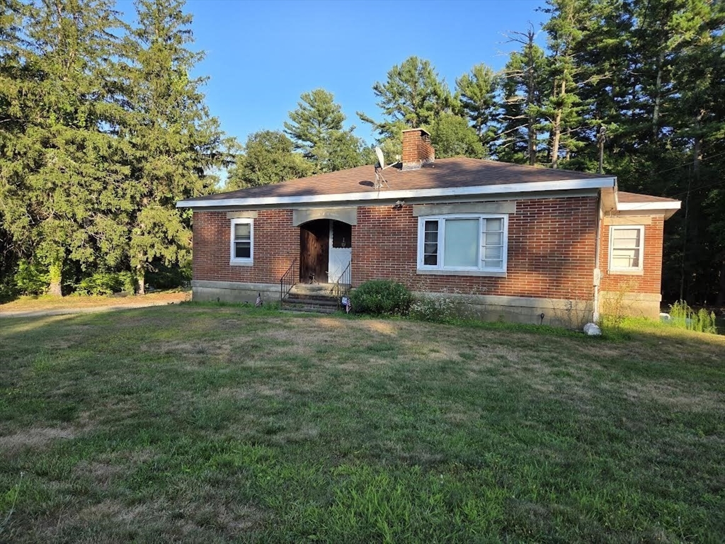 195 E Main St in Norton