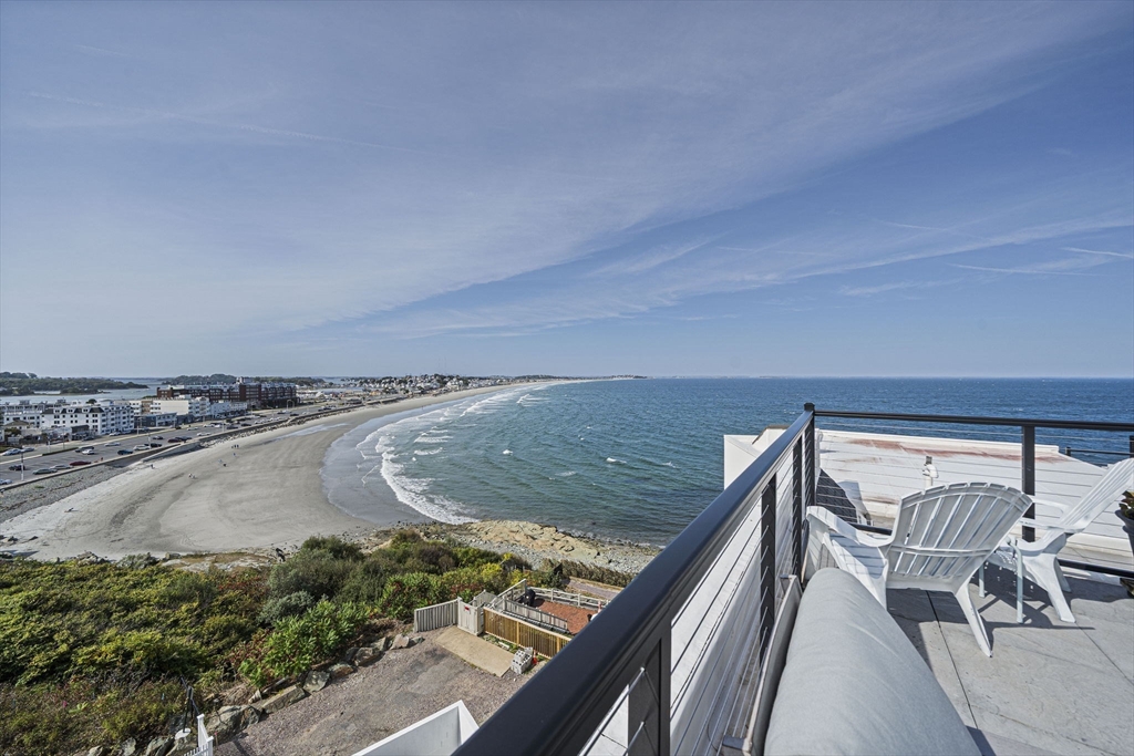 62 Oceanside Drive #62 in Hull