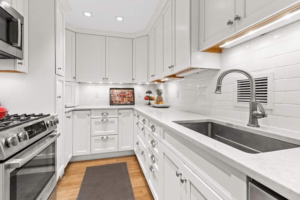 85 East India Row #9G in Boston