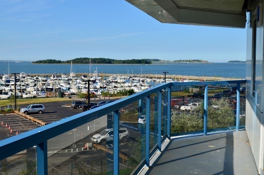 2001 Marina Dr #211 in Quincy