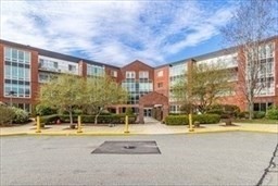 166 Place Ln #166 in Woburn