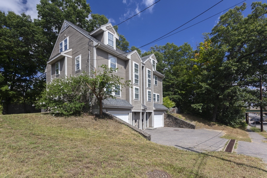 1077 Boylston St #1 in Newton Highlands