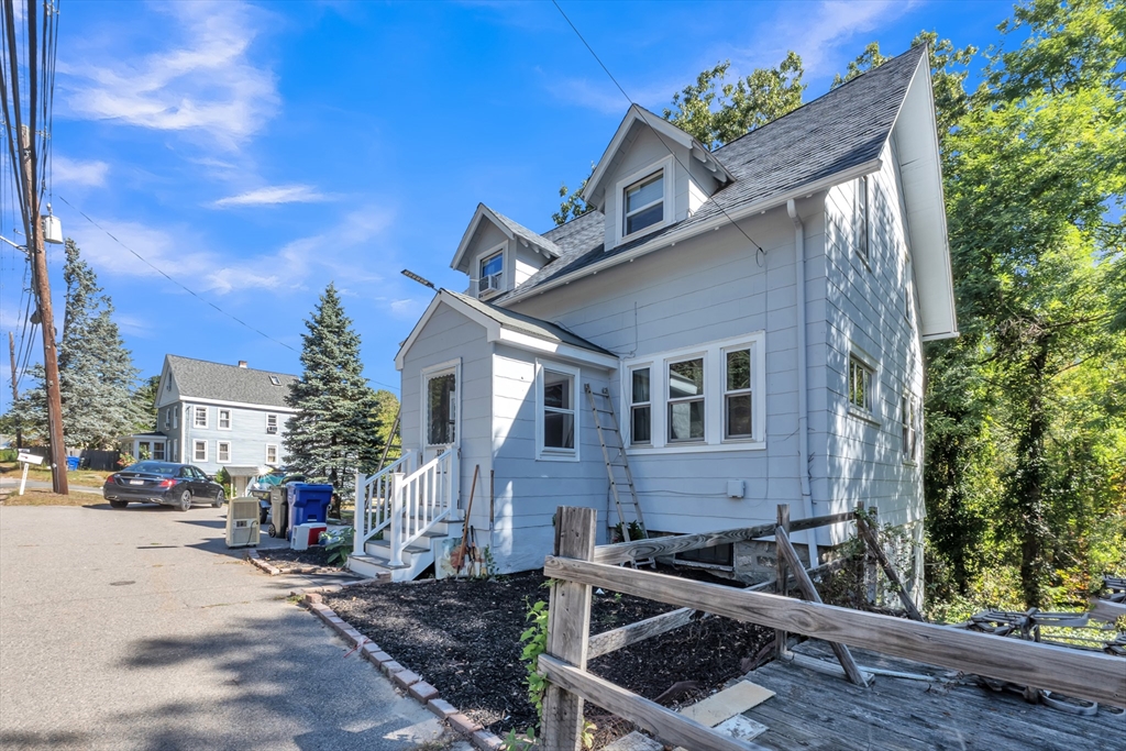 222 S Main Street in Hopedale