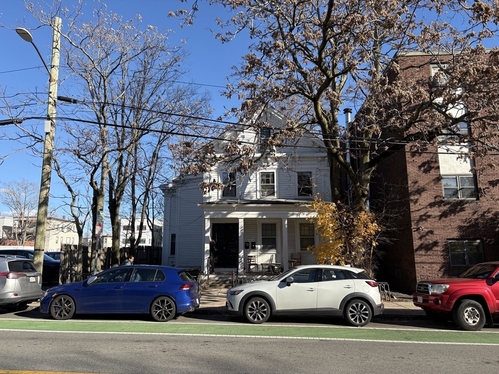 33 Beacon St in Somerville