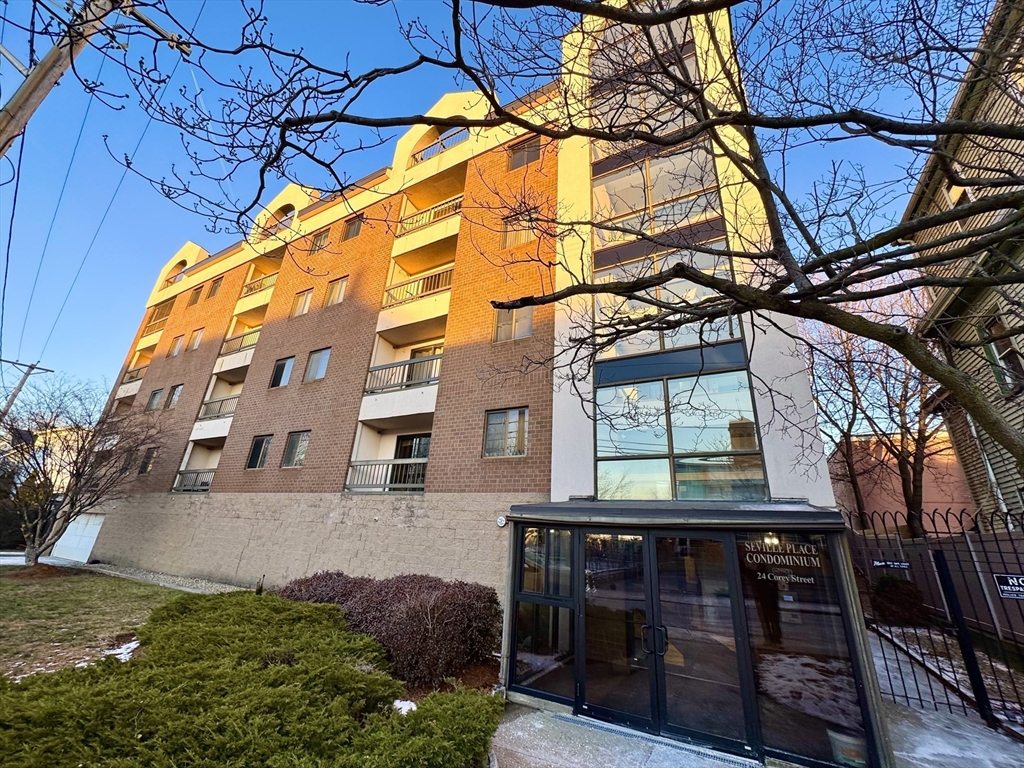 24 Corey St #101 in Everett