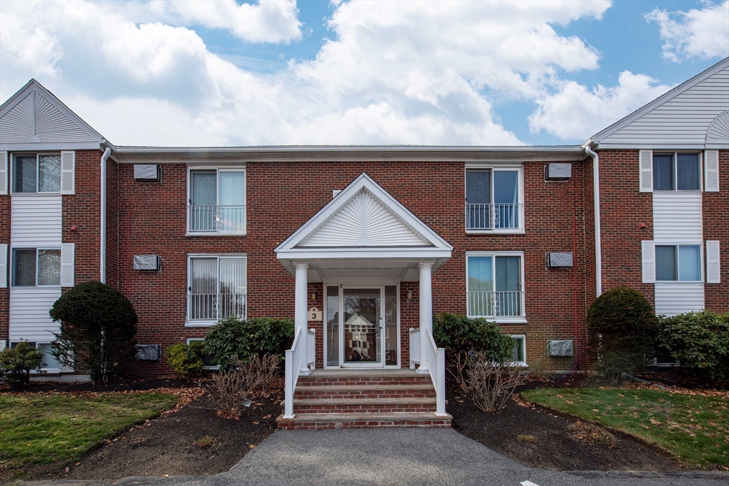 3 Birchwood Pt #202 in Amesbury