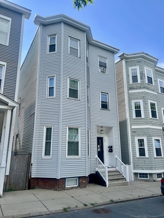 17 M Street in Boston