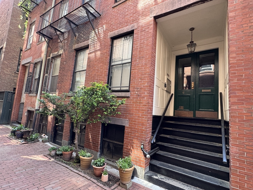 6 Goodwin Place #B in Boston