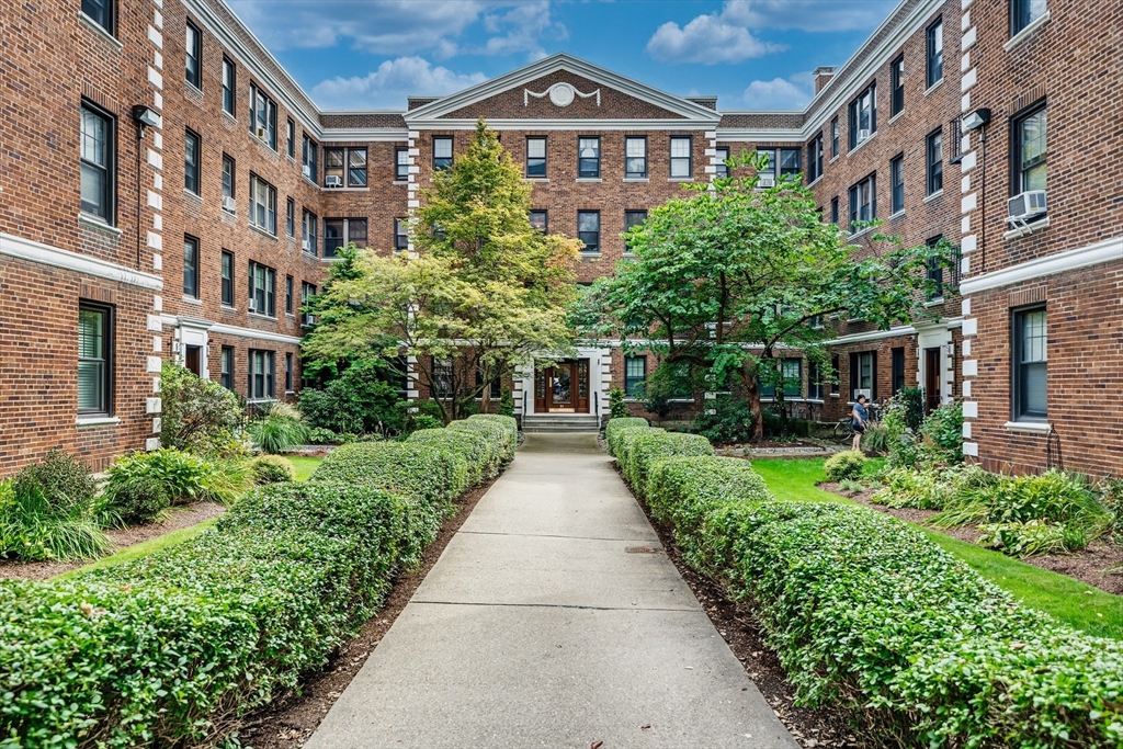 62 Queensberry St #204 in Boston
