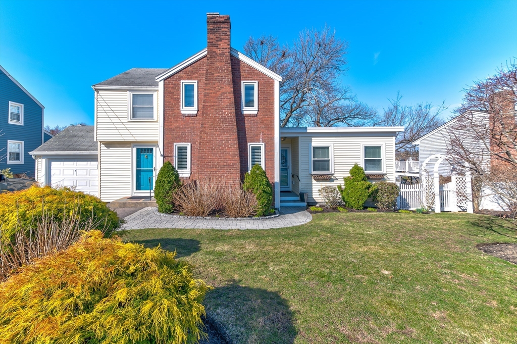 865 E Squantum St in Quincy