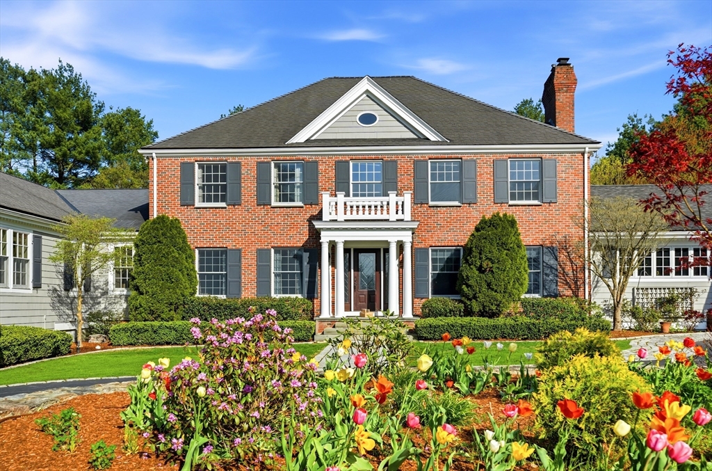 568 Wellesley St in Weston