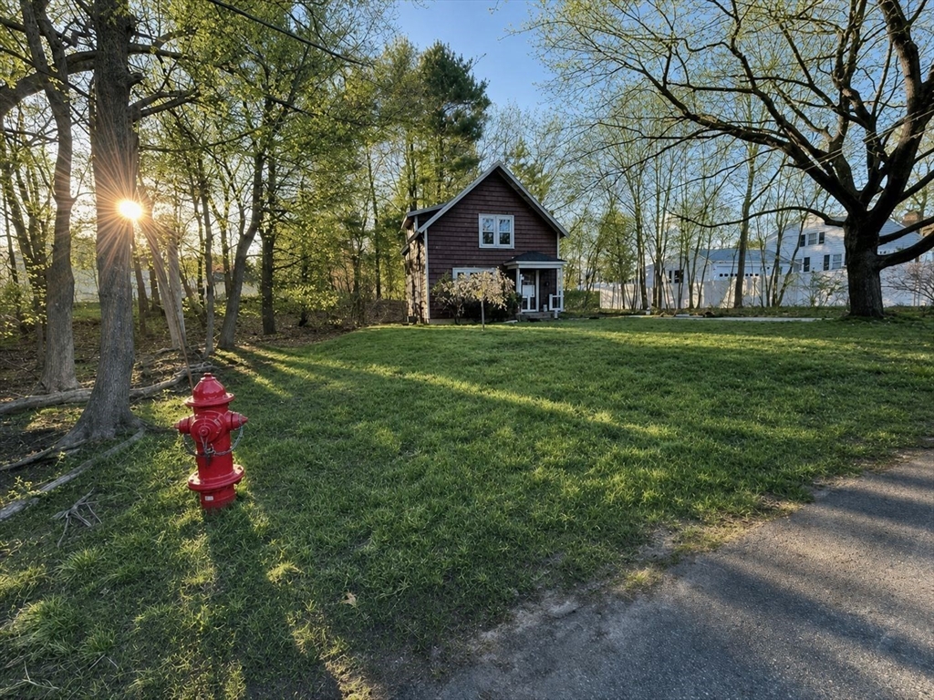 14 Leonard Ln in Holbrook