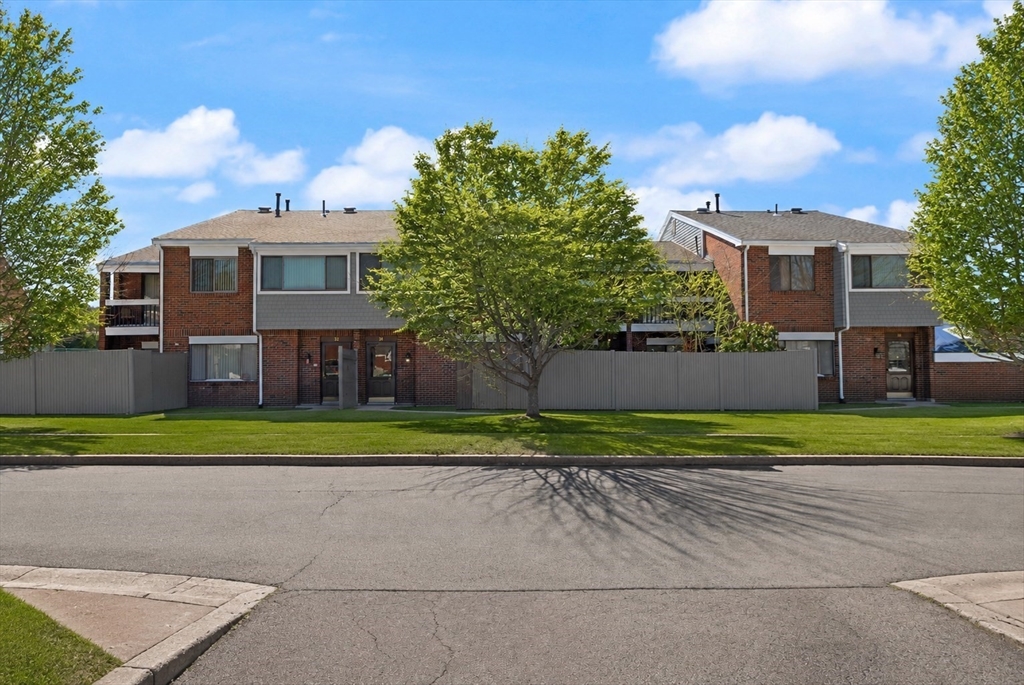 34 Rosewood Dr #34 in Stoughton