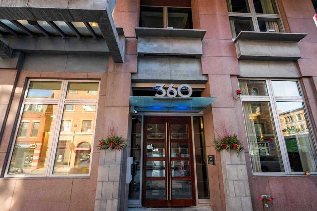 360 Newbury St #402 in Boston