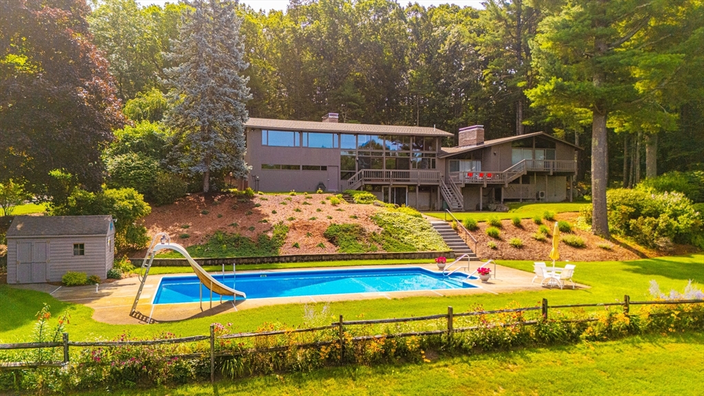 1090 North Road in Carlisle