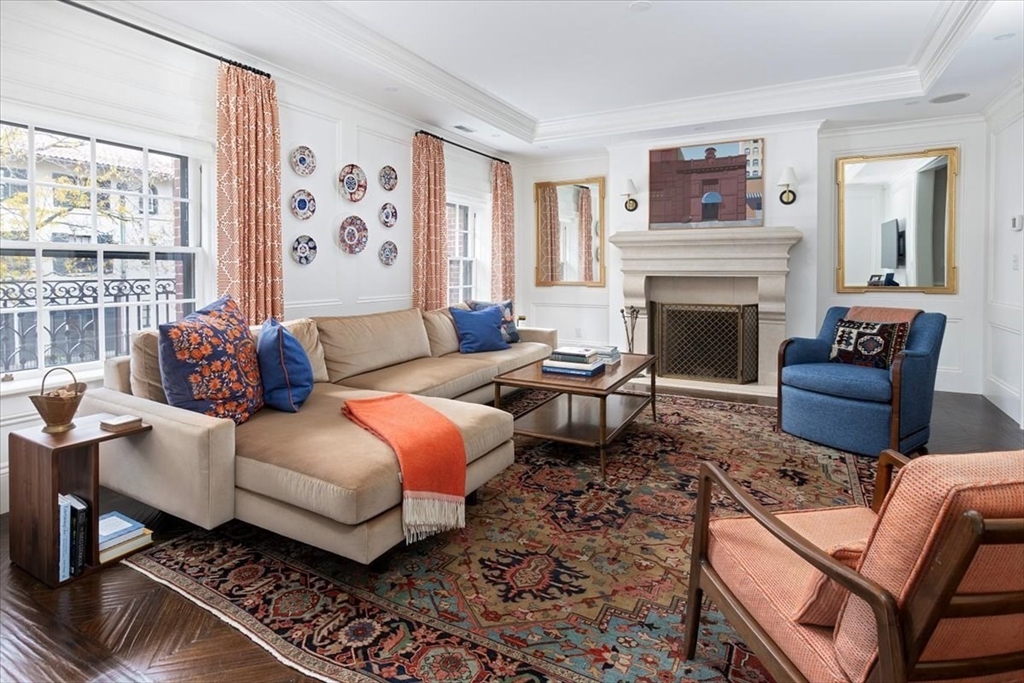 142 Chestnut St #8-9 in Boston