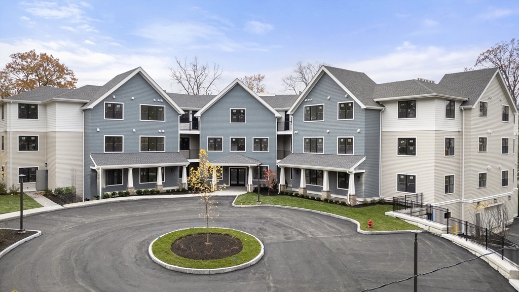 16 Stearns Rd #208 in Wellesley
