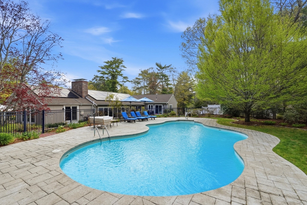 180 Chestnut St in Duxbury