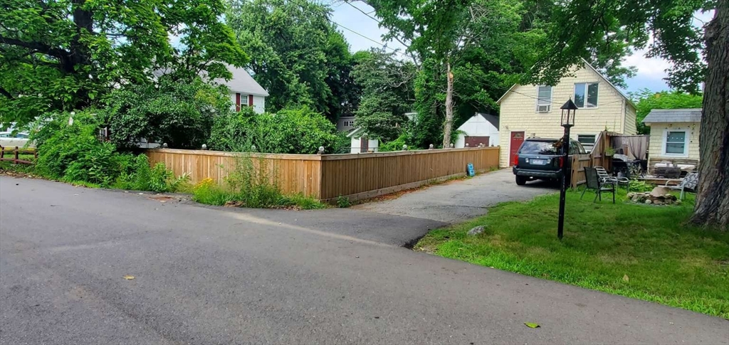 19 Wallis Park in Lunenburg