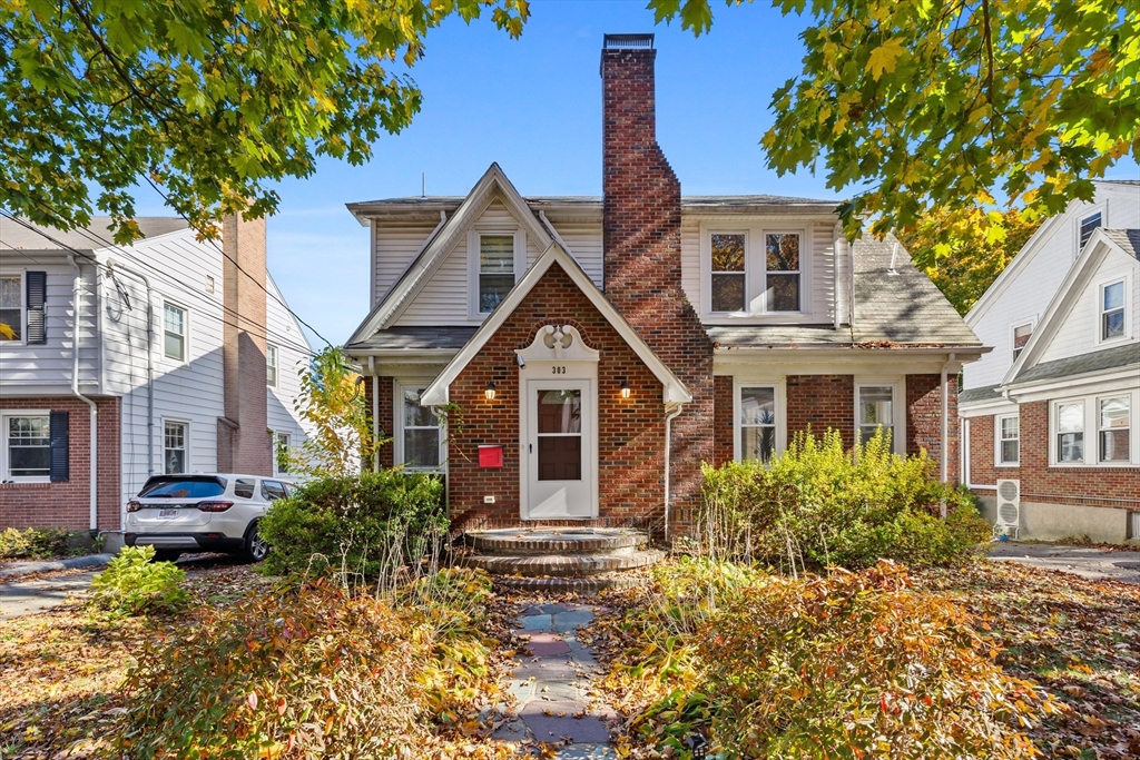 303 Russett Road in Chestnut Hill