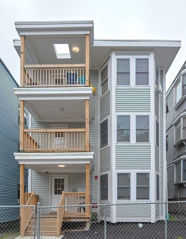 35 Ellington St in Dorchester