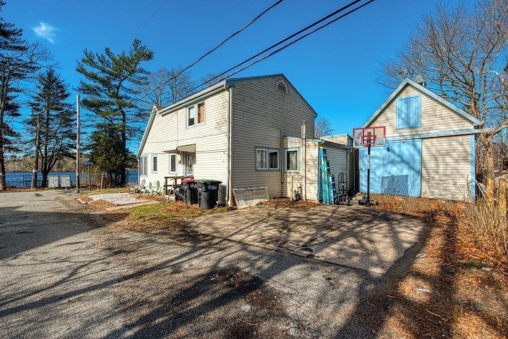 22 Ocean Ave in Hanson
