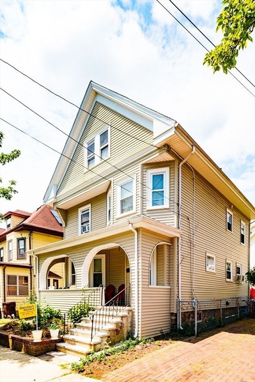40 Baker Rd in Everett
