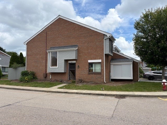 64 Laurelwood Dr #64 in Stoughton