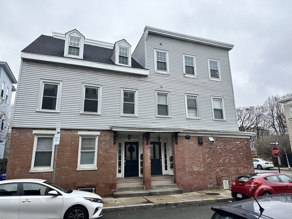 89 Green St in Charlestown
