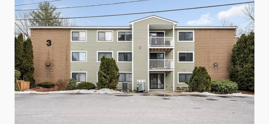 3 Bridgeview Cir #53 in Tyngsboro