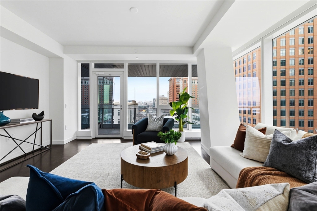 150 Seaport Blvd #8G in Boston