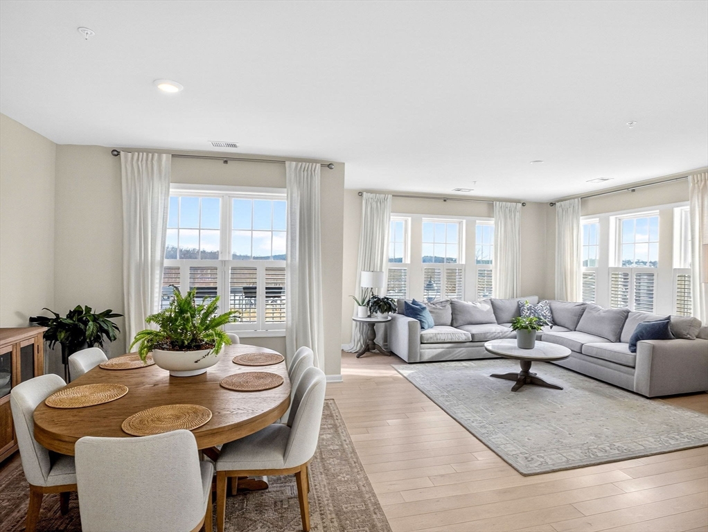 4 Peters Farm Way #206 in Westborough