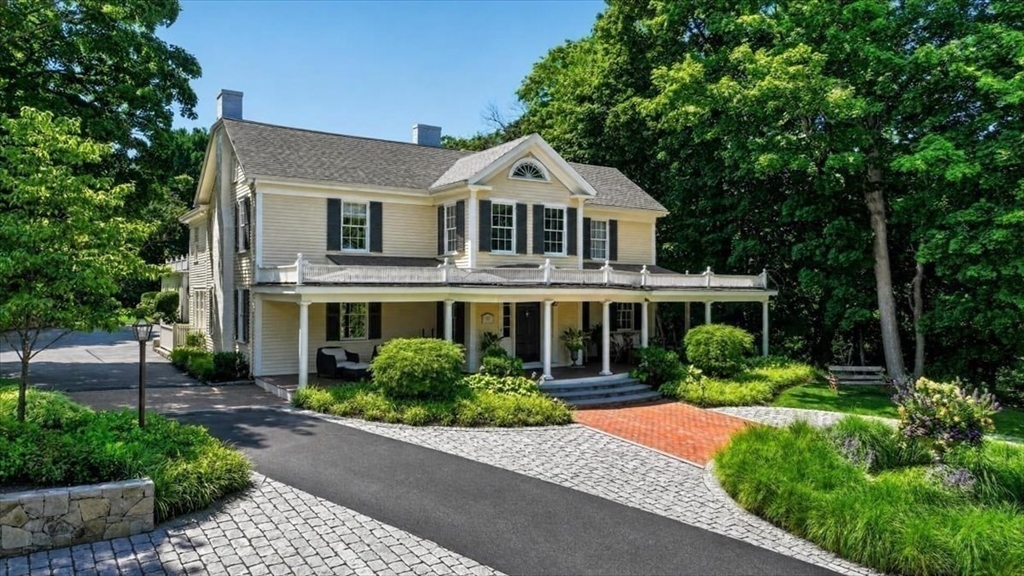 54 Lincoln Street in Hingham