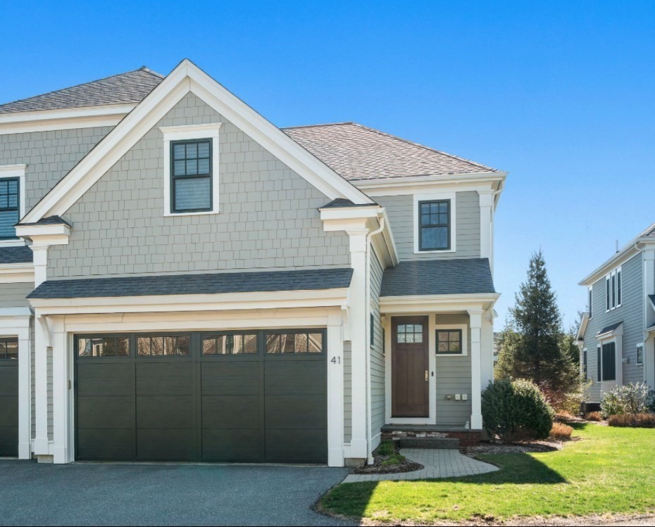 41 Lillian Way #41 in Wayland