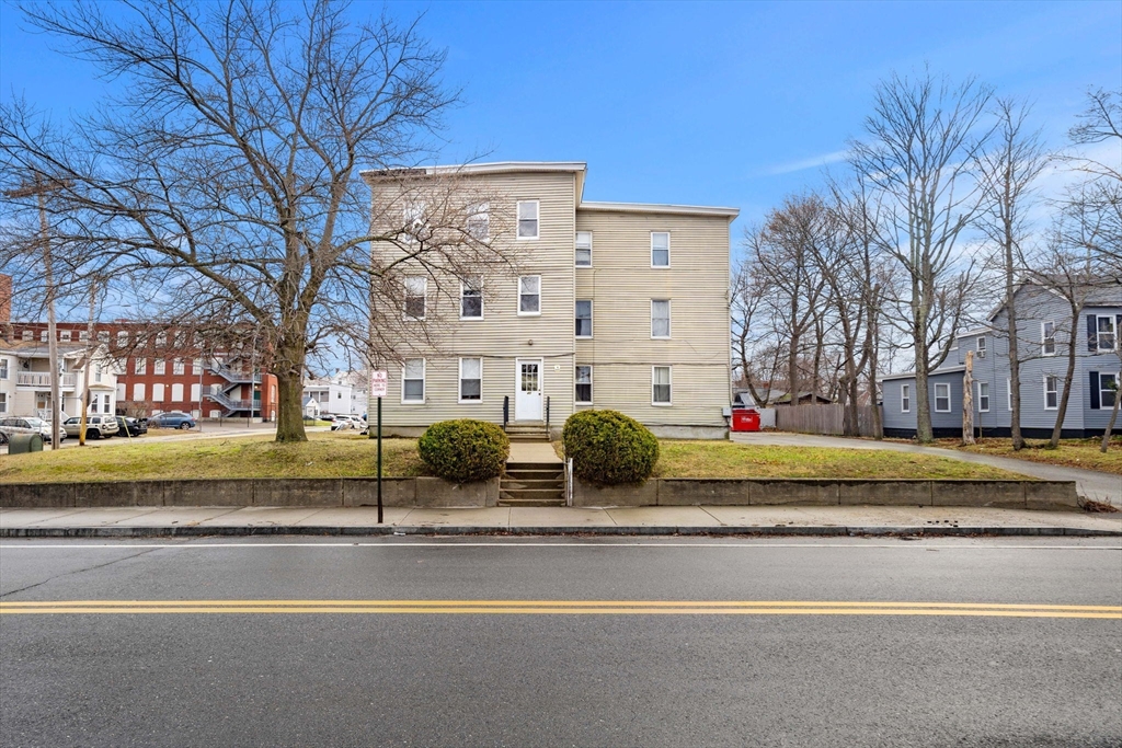 45 Laurel St in Leominster