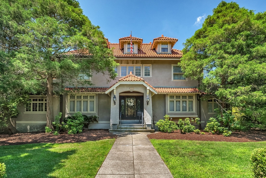131 Fair Oaks Park in Needham