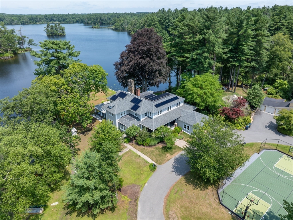 15 Geneva Rd in Andover