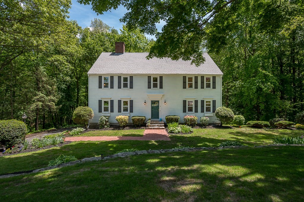 9 Olde Meetinghouse Rd in Westborough
