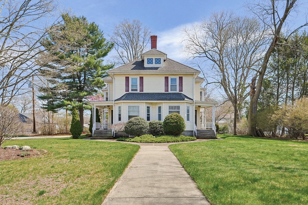 319 Central Ave in Seekonk