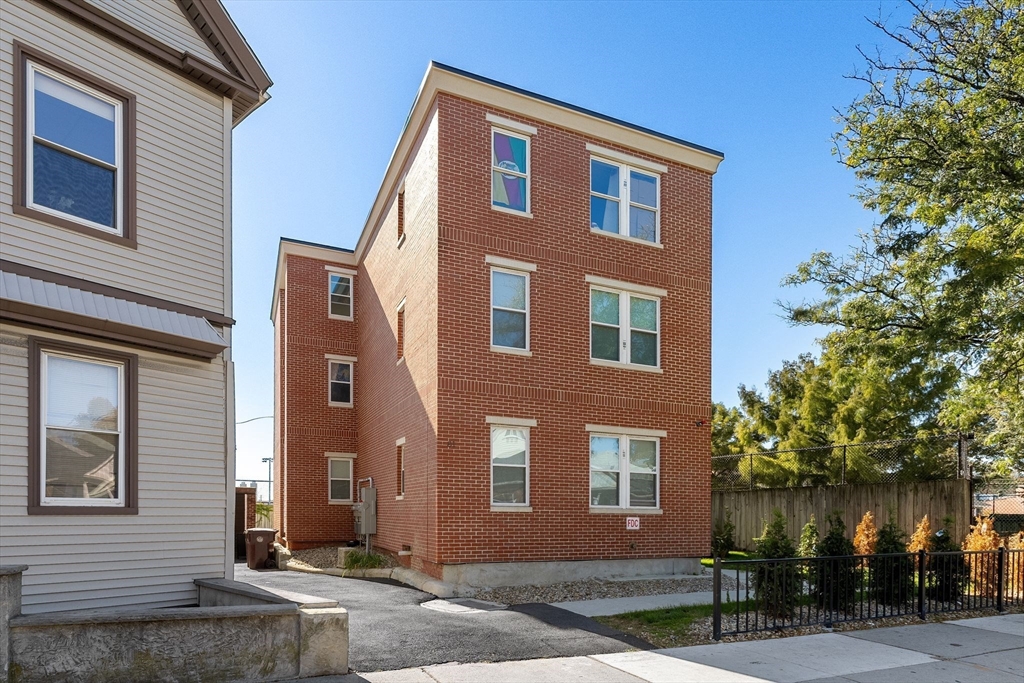81 Chelsea St in Everett