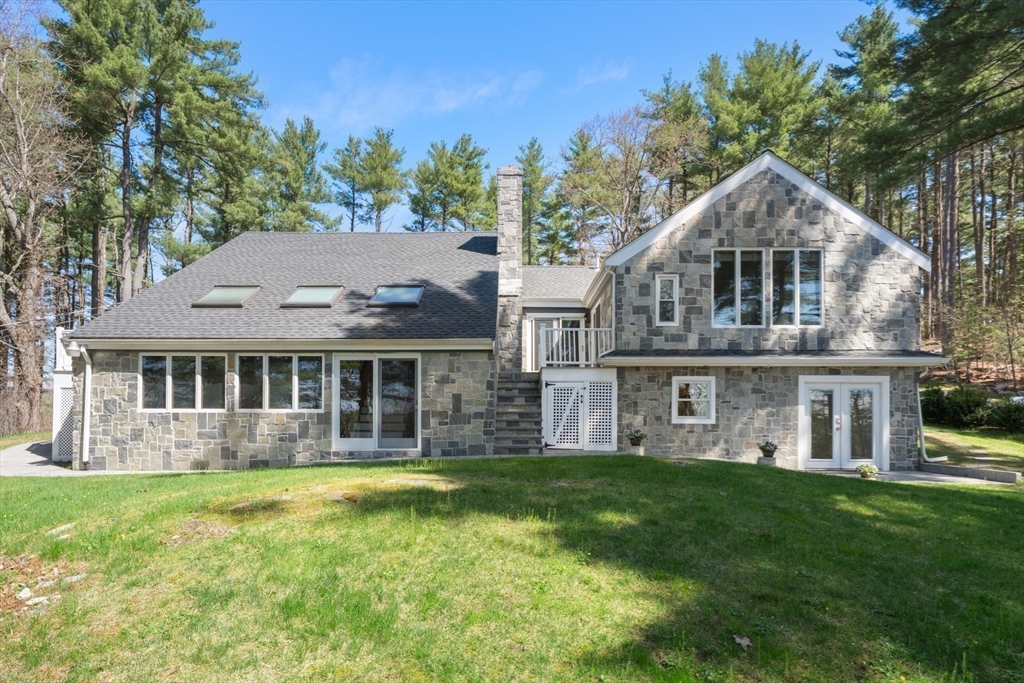 40 Hobbs Brook Road in Weston