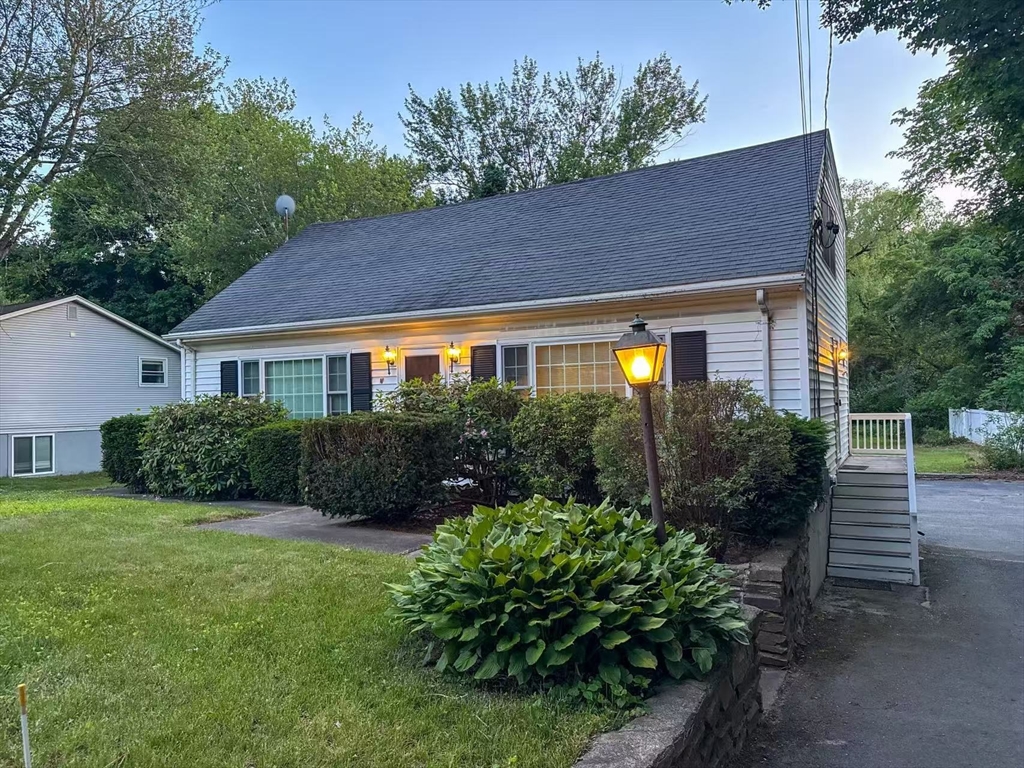 112 Marlboro Rd in Southborough