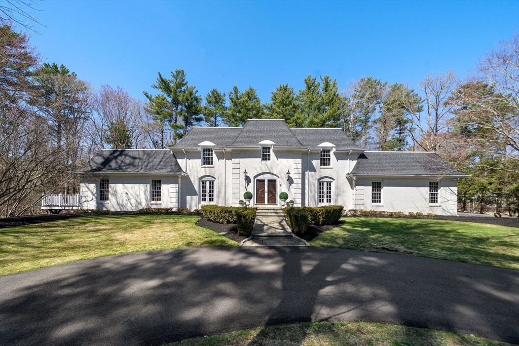 286 Mayflower Cir in Hanover