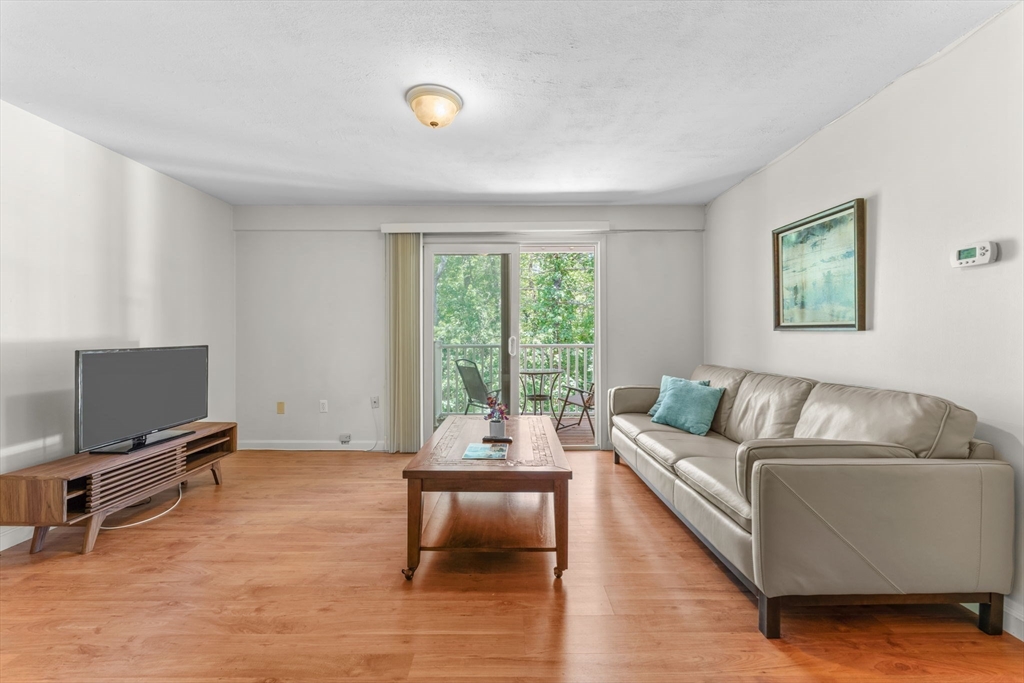 8 Post Oak Ln #20 in Natick
