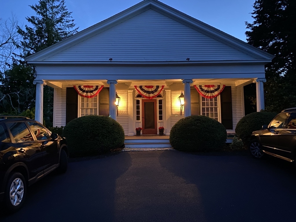 599 Moraine St in Marshfield