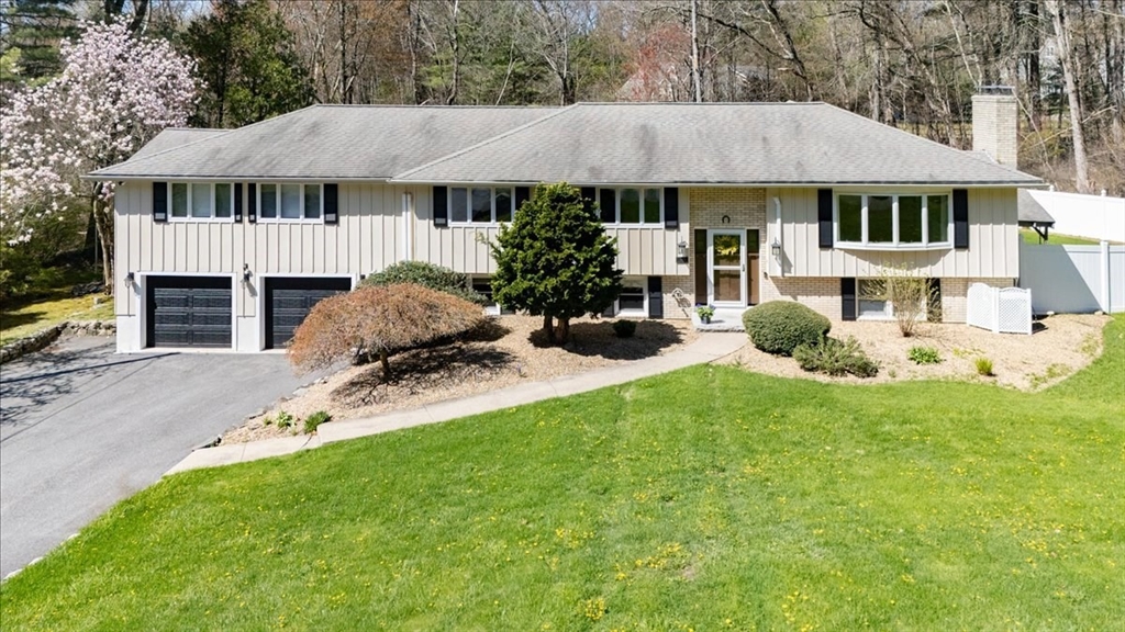 16 Cayuga Rd in Tewksbury
