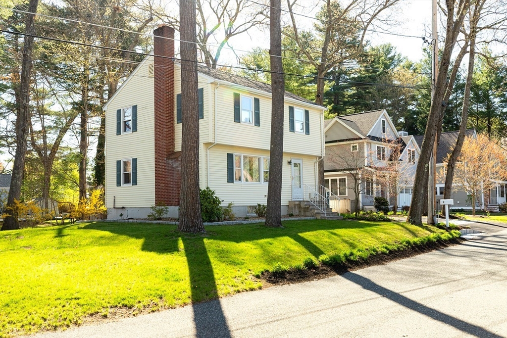 2 Marigold Ave in Wellesley